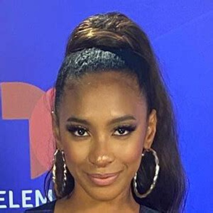 
Claudia Álvarez Height, Weight, Net Worth, Age, Birthday, Wikipedia, Who, Nationality, Biography 
