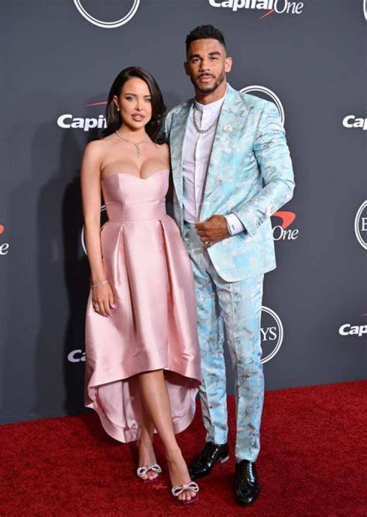 
Evander Kane and Girlfriend Mara Teigen Make Another Of Their Public Appearance 