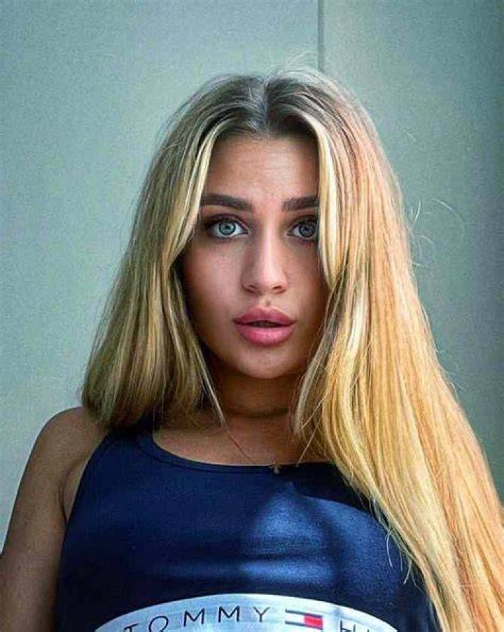 Flora Montgomery Height, Weight, Net Worth, Age, Birthday, Wikipedia, Who, Instagram, Biography