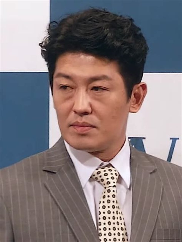 
Heo Sung-tae Height, Weight, Net Worth, Age, Birthday, Wikipedia, Who, Nationality, Biography 