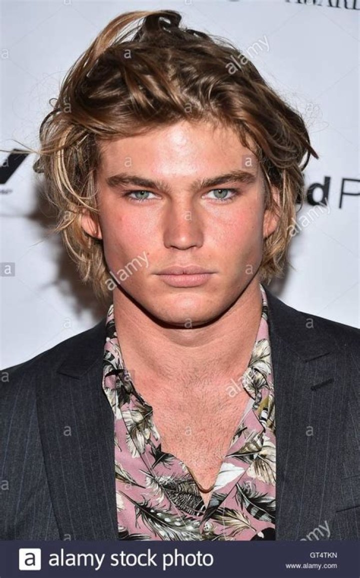 
Trevor Barrett Height, Weight, Net Worth, Age, Birthday, Wikipedia, Who, Nationality, Biography 